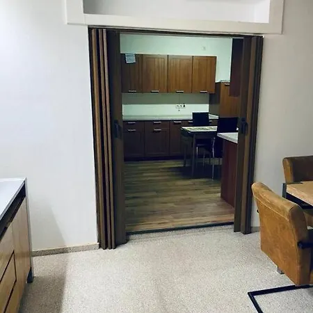 Arbeiterwohnung, Bis Zu 9 Personen, Langzeitmieter, Monteurzimmer *