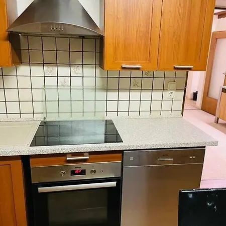 Arbeiterwohnung, Bis Zu 9 Personen, Langzeitmieter, Monteurzimmer *