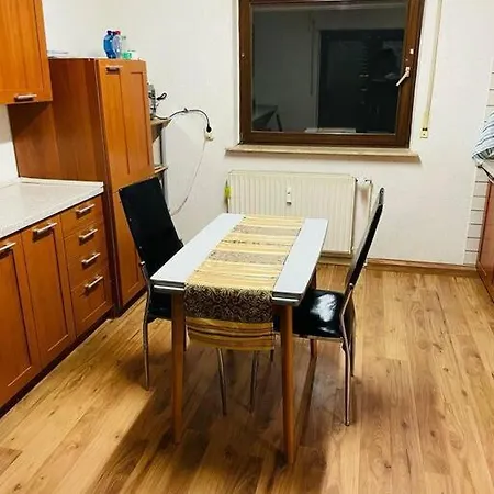 Arbeiterwohnung, Bis Zu 9 Personen, Langzeitmieter, Monteurzimmer * Gelnhausen
