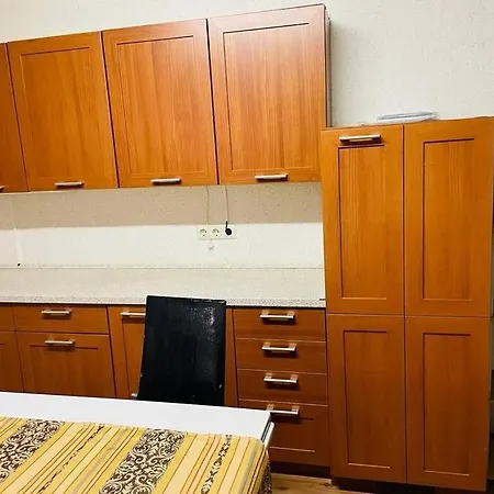 Arbeiterwohnung, Bis Zu 9 Personen, Langzeitmieter, Monteurzimmer *
