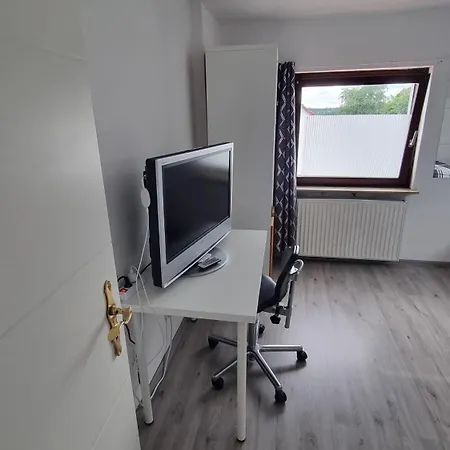 Arbeiterwohnung, Bis Zu 9 Personen, Langzeitmieter, Monteurzimmer * Gelnhausen